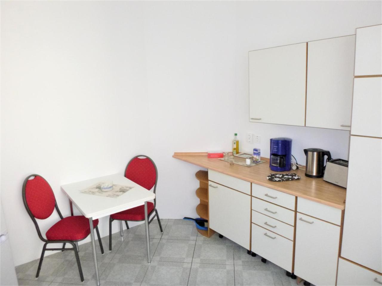 Apartment Homestay Nuernberg *